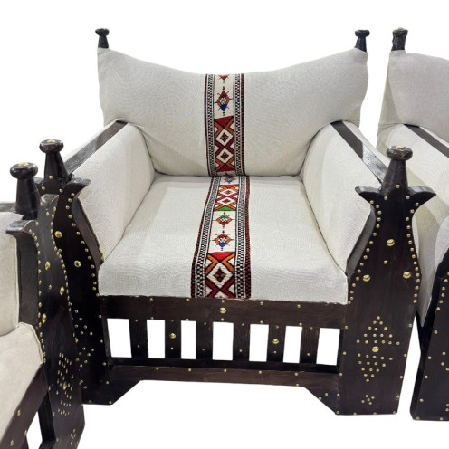 طقم كنب 4 قطع حديثة وعصرية 7 اشخاص وطاولة وسطية مصممة على الطراز الشعبي باللون الابيض طقم كنب 4 قطع حديثة وعصرية 7 اشخاص وطاولة وسطية مصممة على الطراز الشعبي باللون الابيض