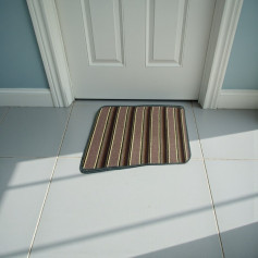 Rectangular bathroom rug in multiple colors Rectangular bathroom rug in multiple colors