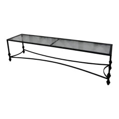 طاولة تلفزيون عصرية فاخرة بسطح زجاجي وإطار معدني انيق 180سم