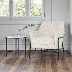 كرسي مفرد قماش بذراعين مريح وحديث باللون الابيض  