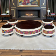 طاولات أرضية بسطح خشبي وقاعدة ملبّسة بقماش مطرّز هندي فاخر