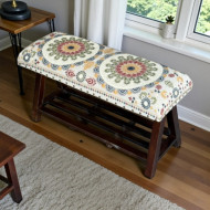 A beautifully designed bench with elegant, embroidered details, a touch that combines sophistication and simplicity. Natural Indian style.