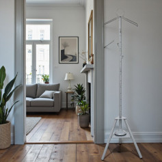 علاقة لتعليق الملابس ستاند حديد عالي الجودة بعدة اللوان 