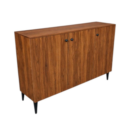 خزانة أحذية خشبية بثلاثة أبواب، مصممة لتخزين وتنظيم الأحذية. تتميز الخزانة بتصميم عصري وبسيط،  الأبعاد: