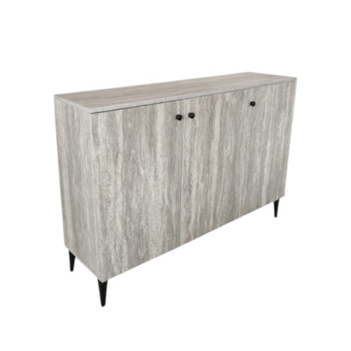 خزانة أحذية خشبية بثلاثة أبواب، مصممة لتخزين وتنظيم الأحذية. تتميز الخزانة بتصميم عصري وبسيط،  الأبعاد: