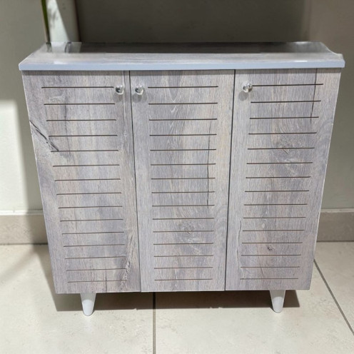 دولاب جزامة خشبي 4 رفوف 3 ابواب بعدة  اللوان حديث 