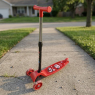 سكوتر أطفال دفع بثلاث عجلات اللون احمر